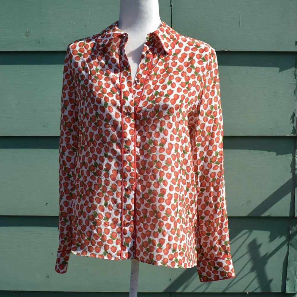 Alice + Olivia | Willa Placket Top (Strawberry Jam Soft White) - Picture 4 of 15
